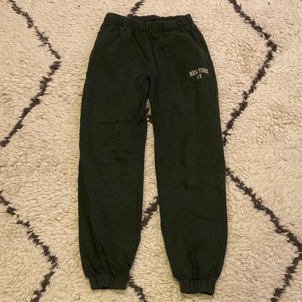 Green Sweatpants with “NEW YORK N.Y.” Embroidered
